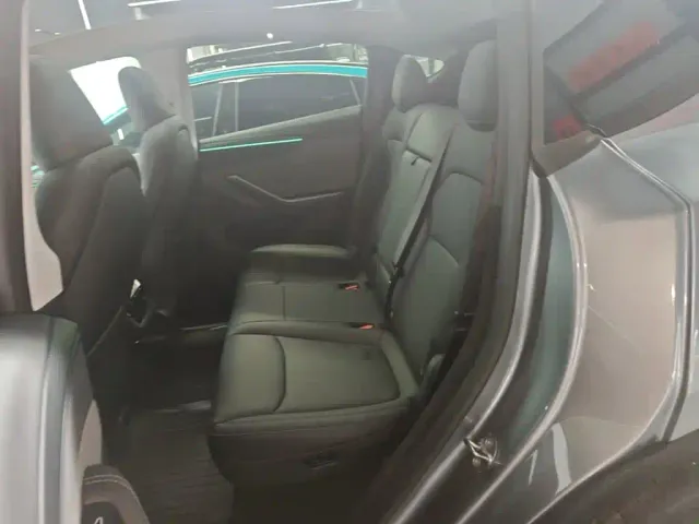 Tesla Model Y — Фото автомобиля 16
