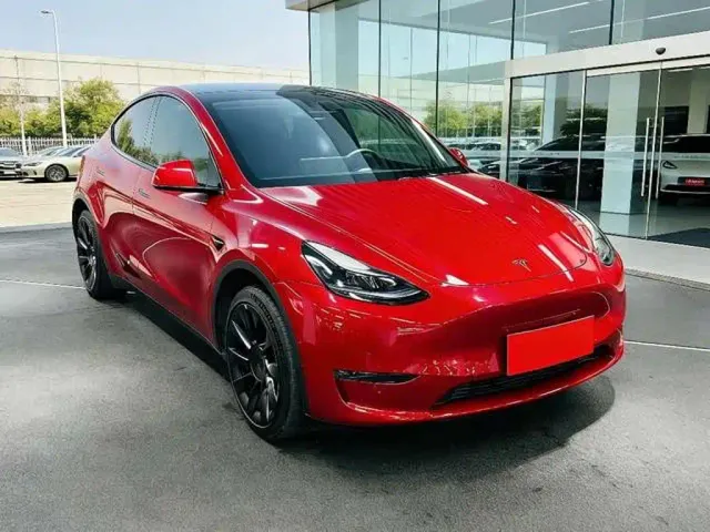 Tesla Model Y — Фото автомобиля 3