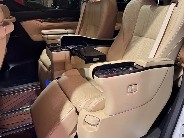 Toyota Vellfire — Фото автомобиля 11