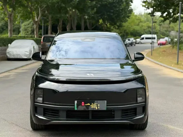 Li Auto L8 — Фото автомобиля 2