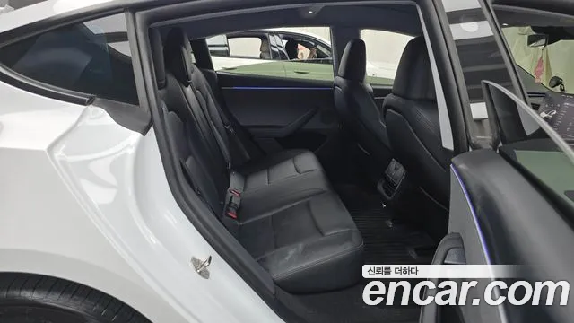 Tesla Model 3 — Фото автомобиля 9