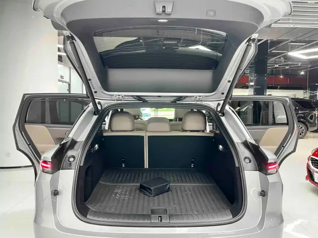 Li Auto i6 — Фото автомобиля 18