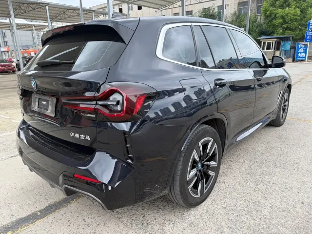 BMW iX3 — Фото автомобиля 9