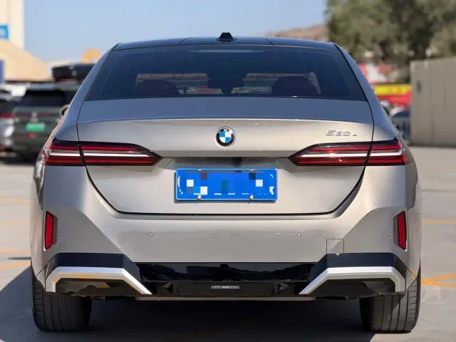 BMW 5 Series — Фото автомобиля 5