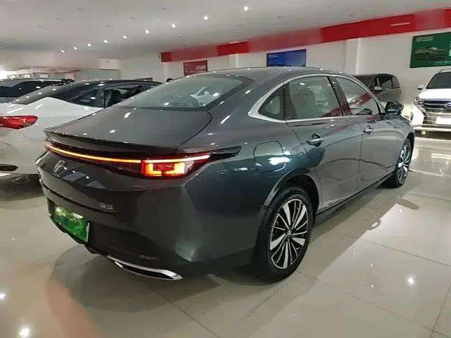 Changan Eado PHEV — Фото автомобиля 6