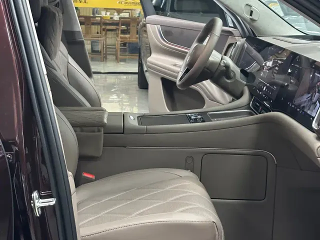 AITO Wenjie AITO M9 2026 Extended Range Ultra Edition 52kWh 6-seater — Фото автомобиля 6