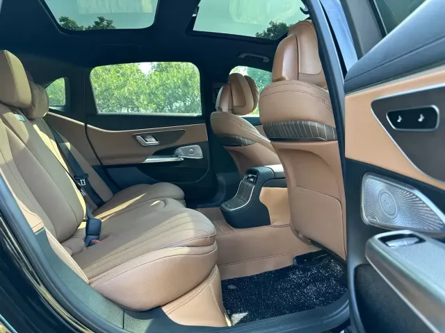 Mercedes-Benz E-Class — Фото автомобиля 11