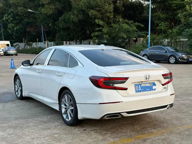 Honda Accord — Фото автомобиля 7