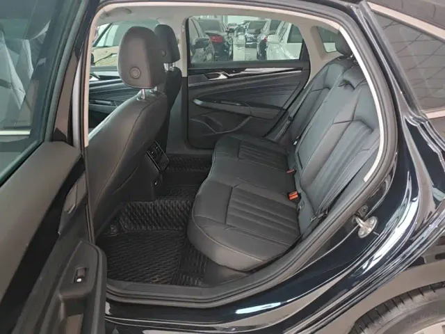 Volkswagen Passat — Фото автомобиля 16