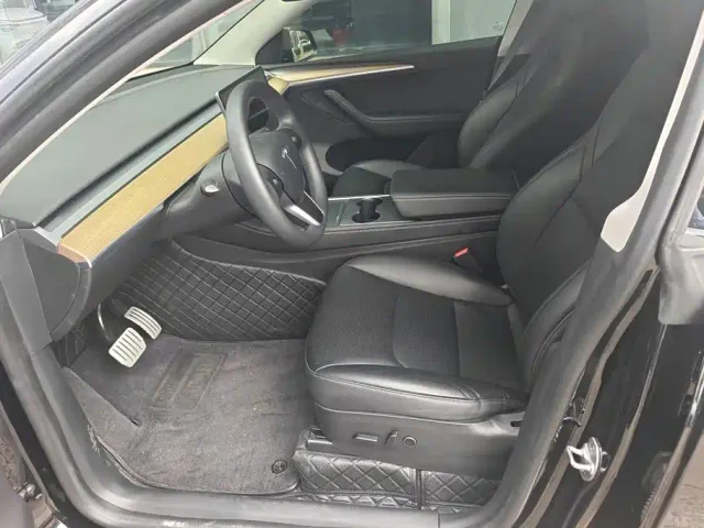Tesla Model Y — Фото автомобиля 9