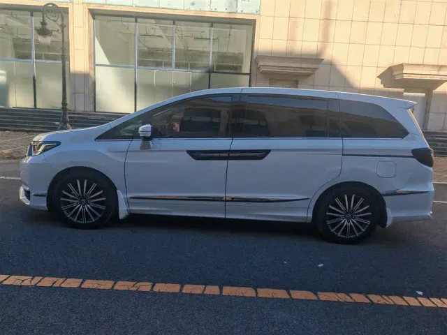 Honda Elysion — Фото автомобиля 4