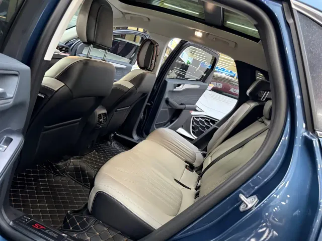Ford Escape — Фото автомобиля 11