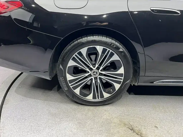 Mercedes-Benz E-Class — Фото автомобиля 9