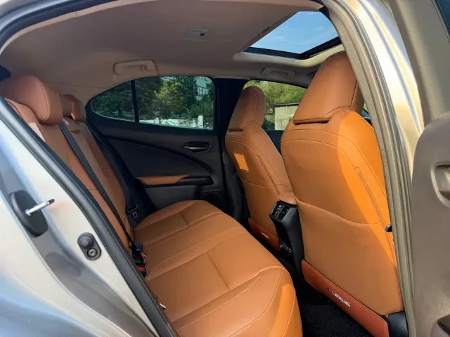 Lexus UX — Фото автомобиля 9