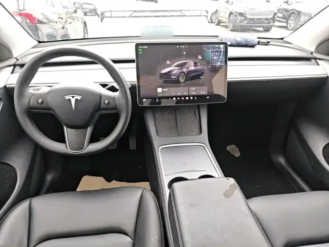 Tesla Model Y — Фото автомобиля 9