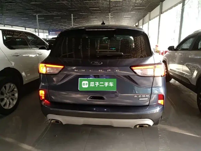 Ford Escape — Фото автомобиля 5