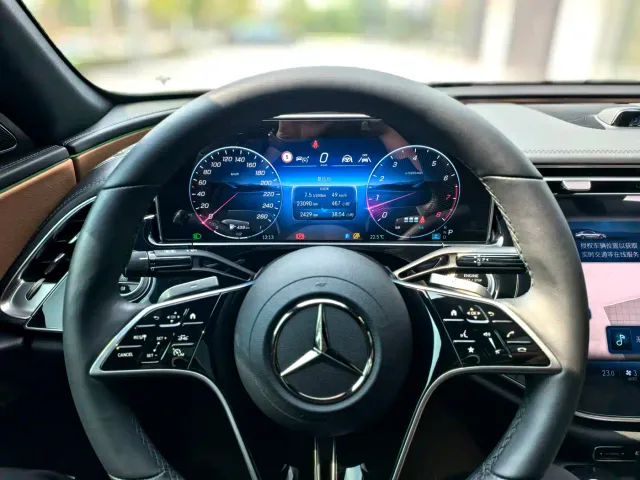 Mercedes-Benz E-Class — Фото автомобиля 18