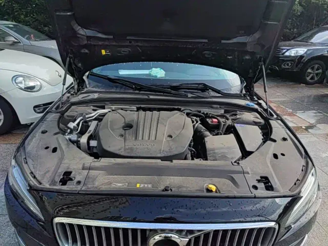 Volvo S90 — Фото автомобиля 19