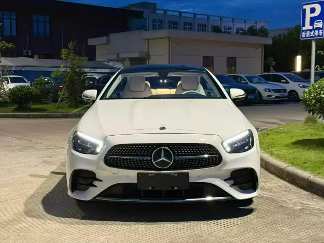 Mercedes-Benz E-Class — Фото автомобиля 2