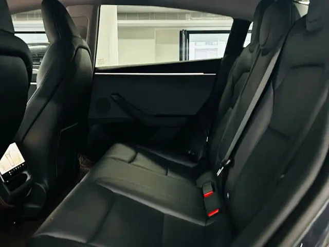 Tesla Model 3 — Фото автомобиля 9