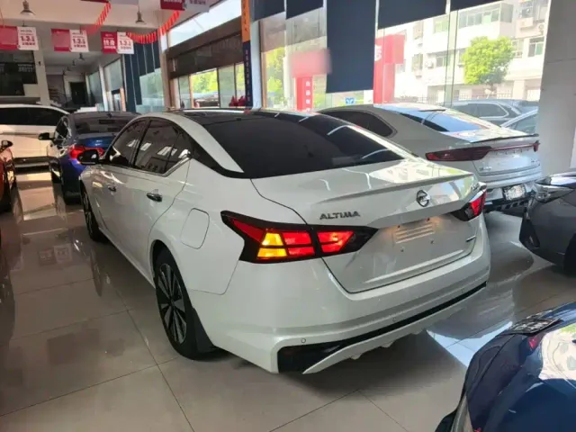 Nissan Teana — Фото автомобиля 4