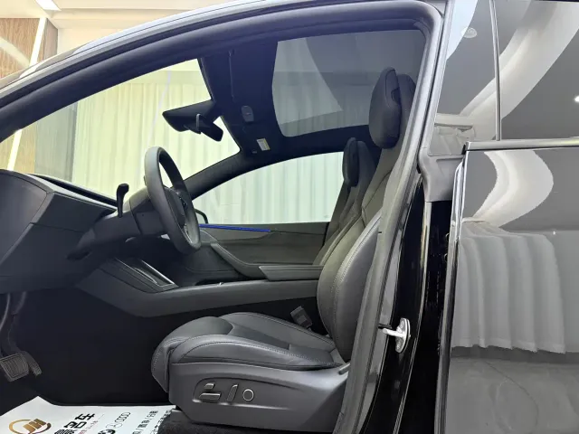Tesla Model Y L — Фото автомобиля 4