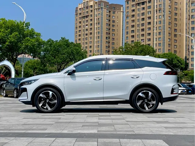 BYD Tang — Фото автомобиля 4