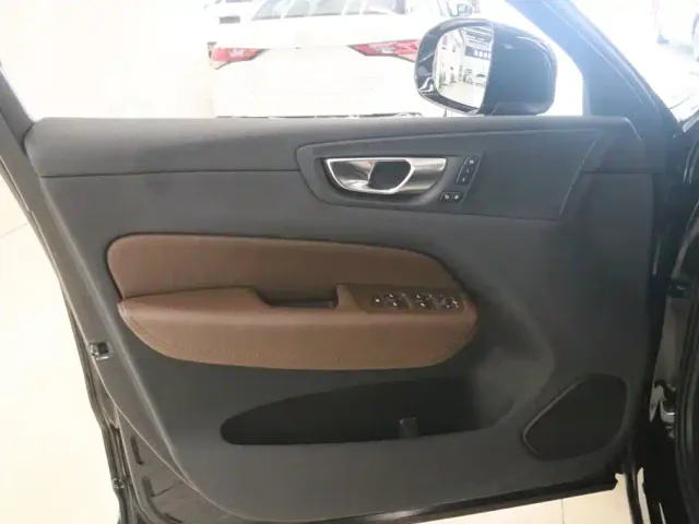 Volvo XC60 — Фото автомобиля 13