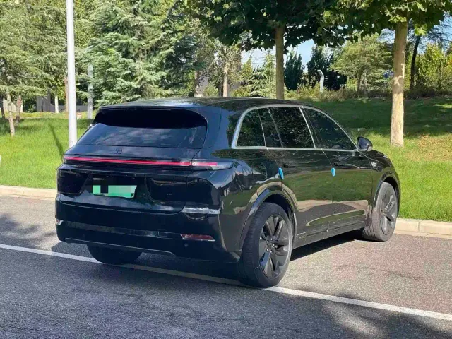 Li Auto L7 — Фото автомобиля 10