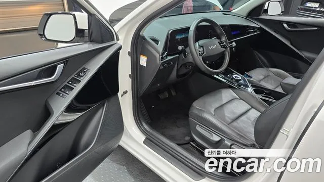 Kia Niro — Фото автомобиля 15