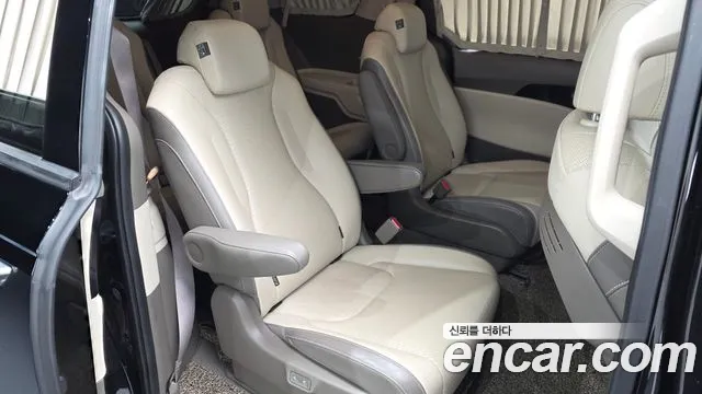 Kia Canival — Фото автомобиля 12