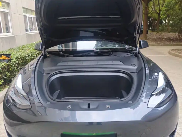 Tesla Model Y 2024 Rear-Wheel Drive Version — Фото автомобиля 19