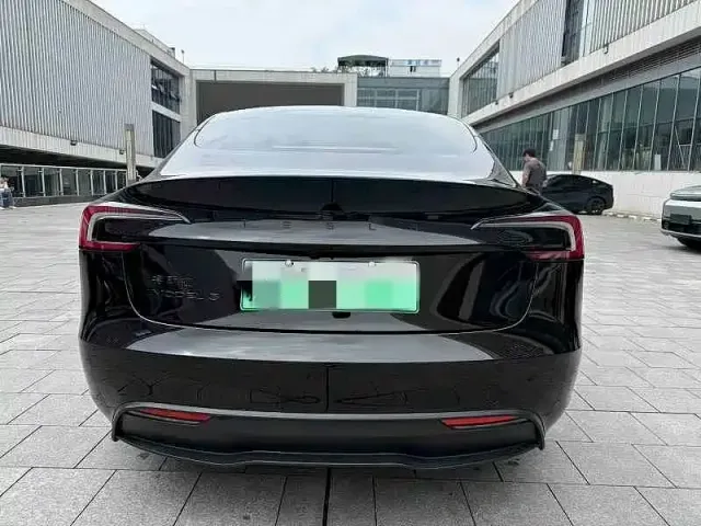 Tesla Model 3 — Фото автомобиля 9