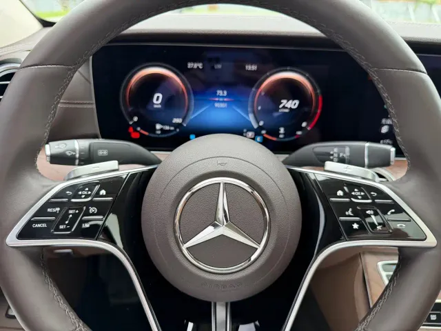 Mercedes-Benz E-Class — Фото автомобиля 11