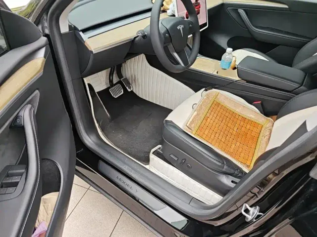 Tesla Model Y — Фото автомобиля 17
