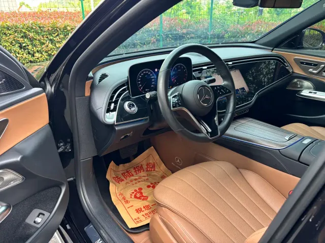 Mercedes-Benz E-Class — Фото автомобиля 4