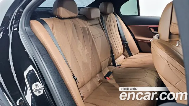 Mercedes-Benz E-Class — Фото автомобиля 12