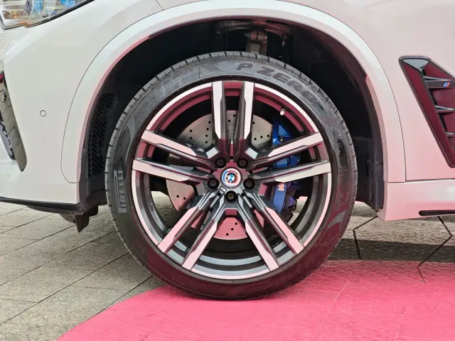 BMW X5 M — Фото автомобиля 8