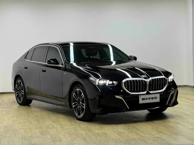 BMW 5 Series — Фото автомобиля 3