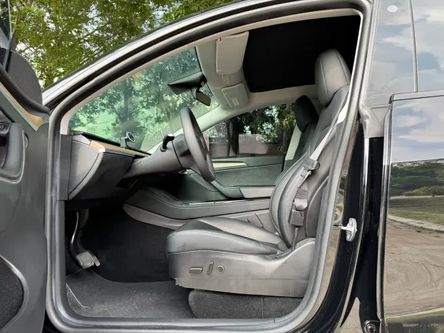 Tesla Model Y — Фото автомобиля 9