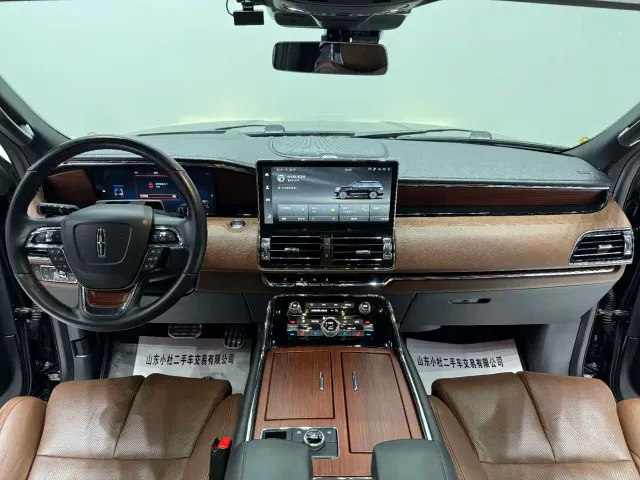 Lincoln Navigator — Фото автомобиля 12