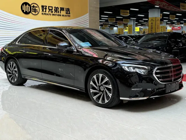 Mercedes-Benz E-Class — Фото автомобиля 3