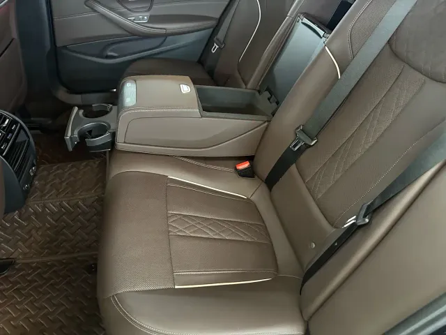BMW 5 Series — Фото автомобиля 14