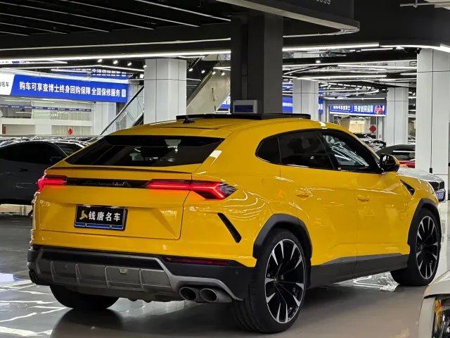 Lamborghini Urus — Фото автомобиля 5