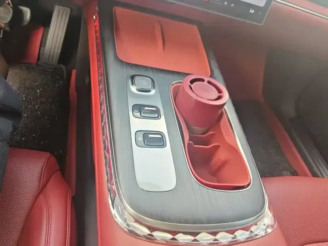 Xiaomi SU7 — Фото автомобиля 16