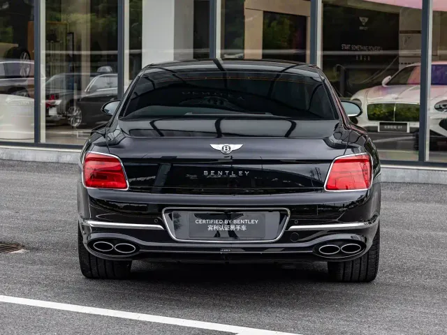 Bentley Flying Spur — Фото автомобиля 16