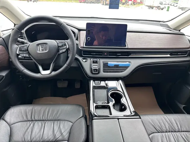 Honda Odyssey — Фото автомобиля 5