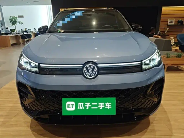 Volkswagen Tiguan L — Фото автомобиля 2