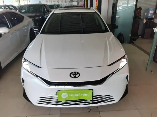 Toyota Camry — Фото автомобиля 2
