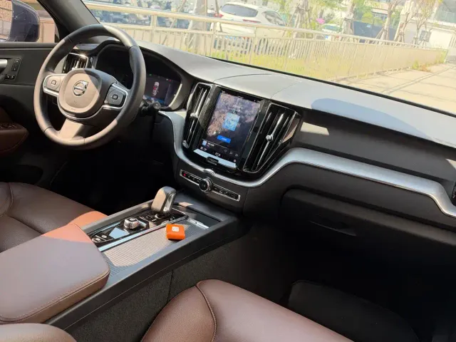 Volvo XC60 — Фото автомобиля 10